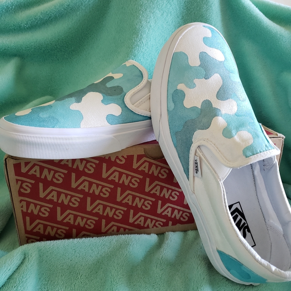 NIB Woman's VANS size 9